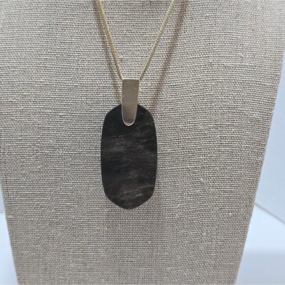 Kendra Scott Inez Adjustable Necklace in Sage Mica? And Gold - Picture 7 of 8